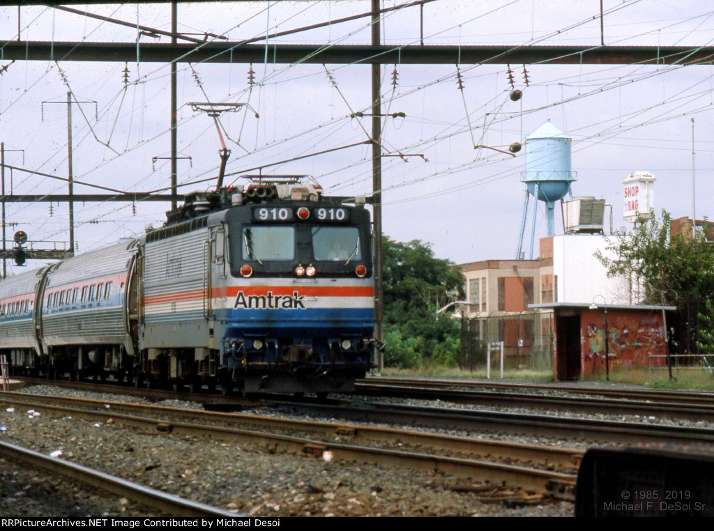 Amtrak AEM-7 #910 passes through the Frankford Junction station with an eastbound